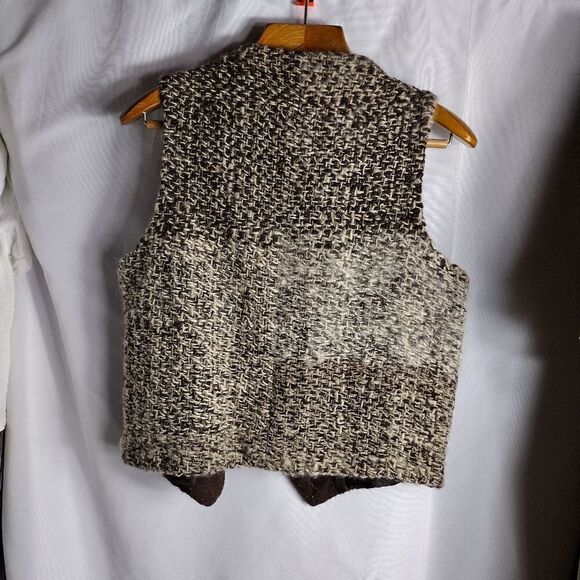 Custom made llama vest - Picture 5 of 7